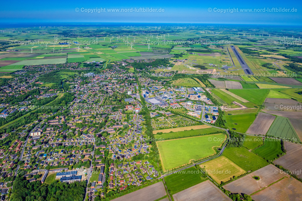 Leck_ELS_8038100623 | LECK 10.06.2023 Ortsansicht der Straßen und Häuser der Wohngebiete in Leck im Bundesland Schleswig-Holstein, Deutschland. // Town View of the streets and houses of the residential areas in Leck in the state Schleswig-Holstein, Germany. Foto: Martin Elsen