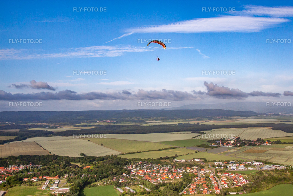 Ortsansicht | Luftbild: Ortsansicht im Ortsteil Langenstein in Halberstadt im Bundesland Sachsen-Anhalt in Deutschland. Foto: IMG_58371.jpg vom 30.06.2013 durch Werner Riehm/FLY-FOTO.de - Realisiert mit Pictrs.com