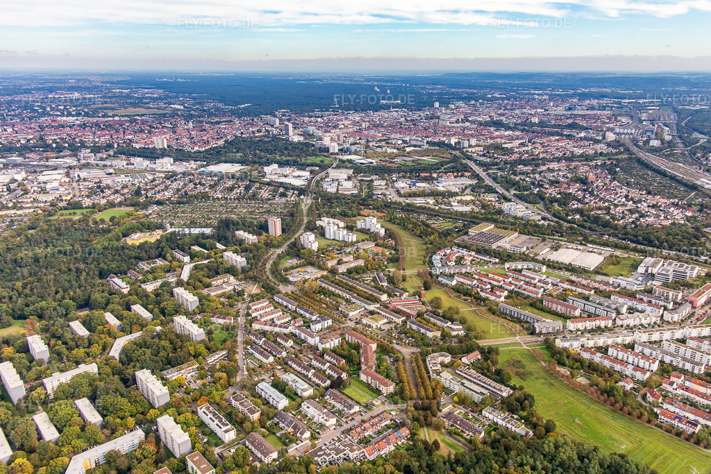 Luftbild: Eugen-Geck-Straße im Ortsteil Oberreut in Karlsruhe im Bundesland Baden-Württemberg in Deutschland. Foto: IMG_143587.jpg vom 06.10.2024 durch Werner Riehm/FLY-FOTO.de