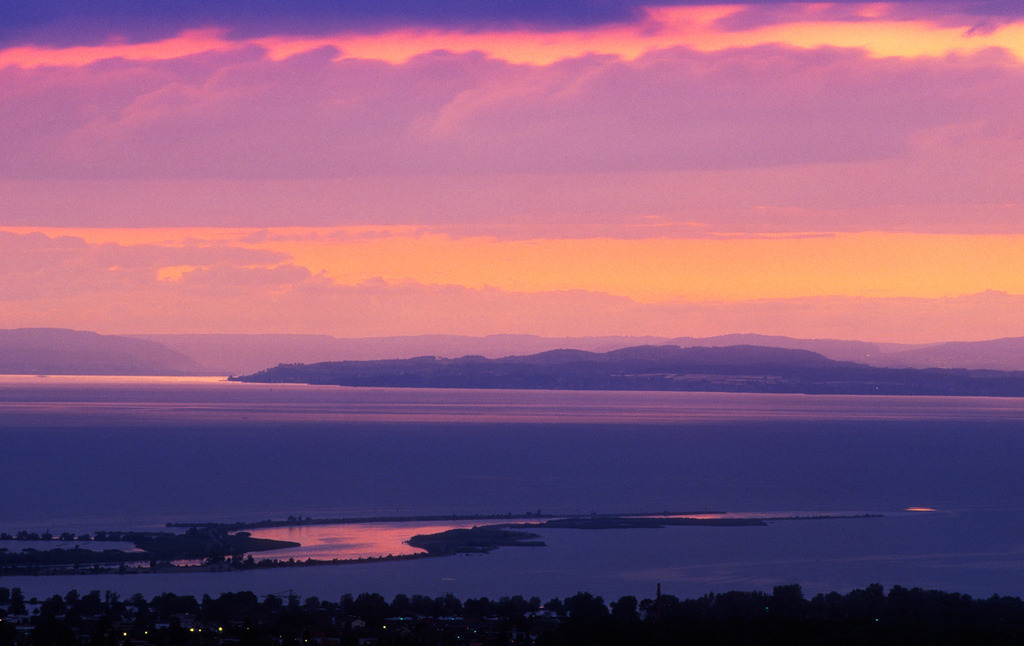 Blick in das Rheintal und dem Bodensee im Abendlicht | Bildstein, Austria - December 13, 2010: Blick in das Rheintal und dem Bodensee im Abendlicht. - Realisiert mit Pictrs.com