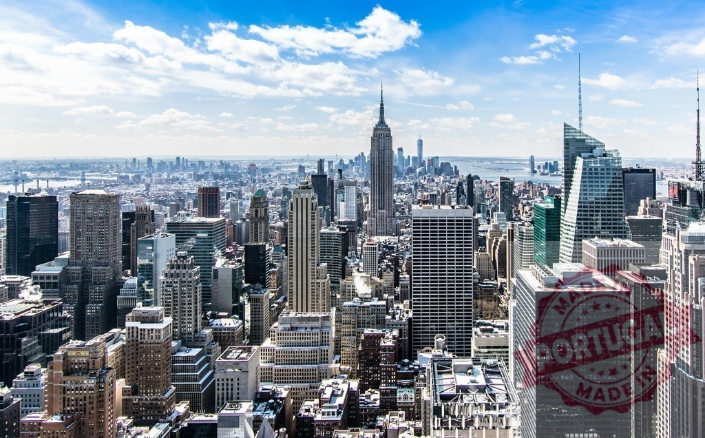 New York City Manhattan skyline creating dynamic cityscape | New York City skyline overview showing iconic skyscrapers and urban landscape - Realized with Pictrs.com