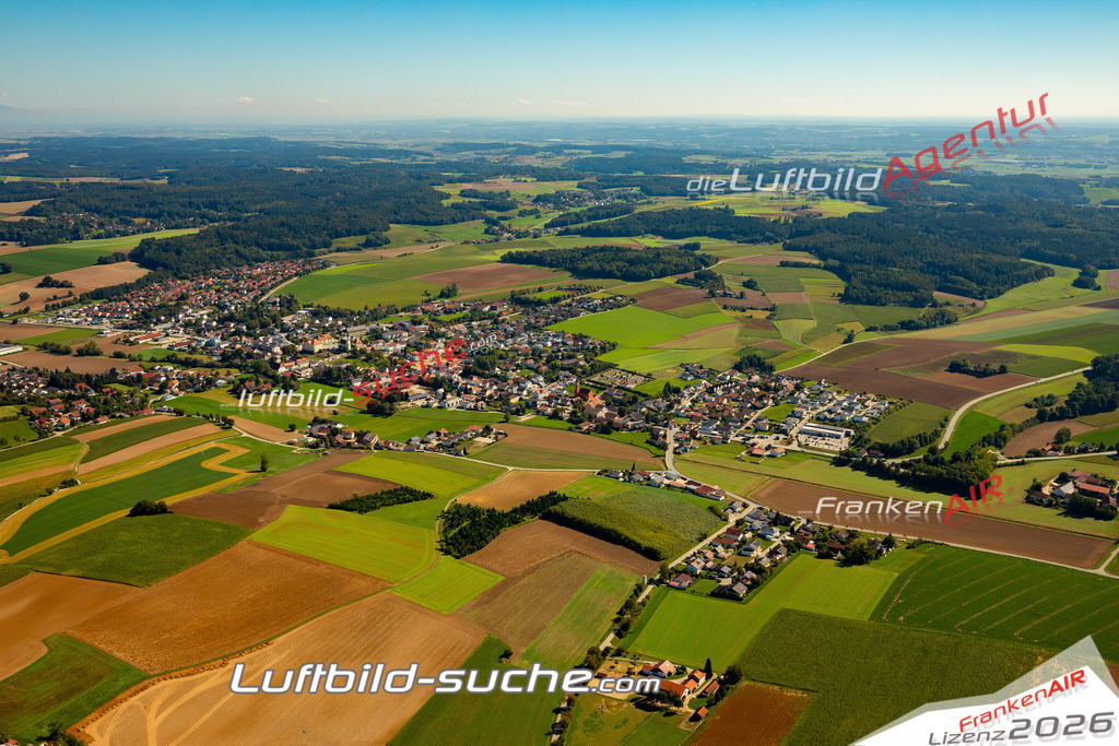 Das Luftbild zeigt : Weichshofen Mengkofen - Die Luftaufnahme wurde 2023 vom UL-Flugzeug aus erstellt ( keine Drohne ) - Hochauflösende Luftaufnahme - Für grossformatige Ausdrucke geeignet. Die Geschenkidee !Mit Lizenz und Bildrechte bestellbar