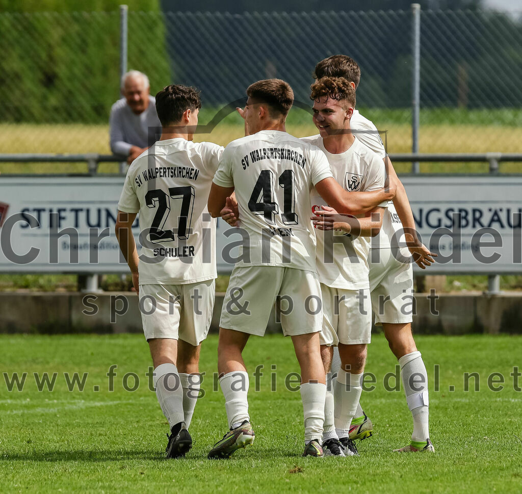 2023-07-02_035_SV_Walpertskirchen_gegen_FC_Herzogstadt | Walpertskirchen, Deutschland, 02.07.2023:
Fußball, Kreisliga 2023 / 2024, Testspiel, SV Walpertskirchen gegen FC Herzogstadt, Endergebnis: 

Jubel nach dem 1:0 durch Julian Jaros (SV Walpertskirchen, #17)
Daniel Schuler (SV Walpertskirchen, #27), Adrian Alexy (SV Walpertskirchen, #41), Stefan Pfanzelt (SV Walpertskirchen, #24), Julian Jaros (SV Walpertskirchen, #17)

Foto: Christian Riedel / fotografie-riedel.net