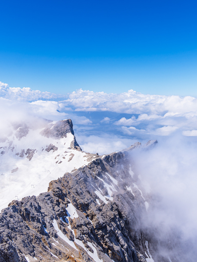Blick von der Zugspitze bei Garmisch-Partenkirchen in Bayern | Blick von der Zugspitze bei Garmisch-Partenkirchen in Bayern.