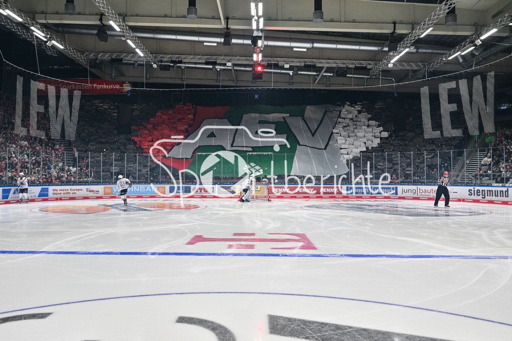 Augsburger Panther - Adler Mannheim | Die Fans der Augsburger Panther haben zu Spielbeginn eine Choreo vorbereitet / DEL: Augsburger Panther - Adler Mannheim; Curt Frenzel Stadion am 14.09.2025
