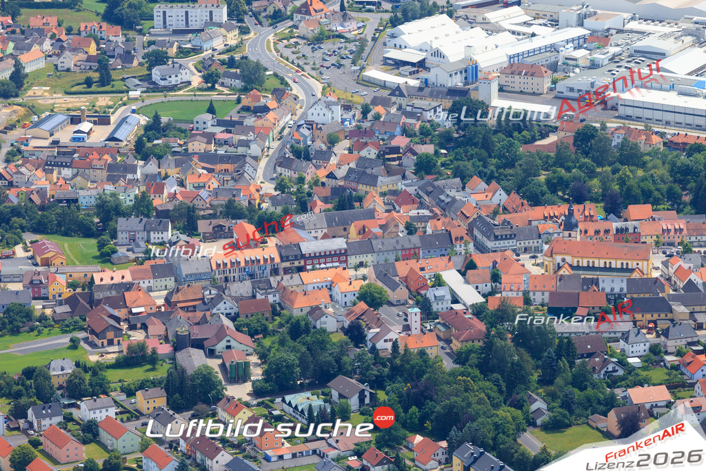 Die Luftaufnahme der Stadt Waldsassen wurde vom UL-Flugzeug heraus erstellt ( keine Drohne )- hohe Auflösung für beste Qualität