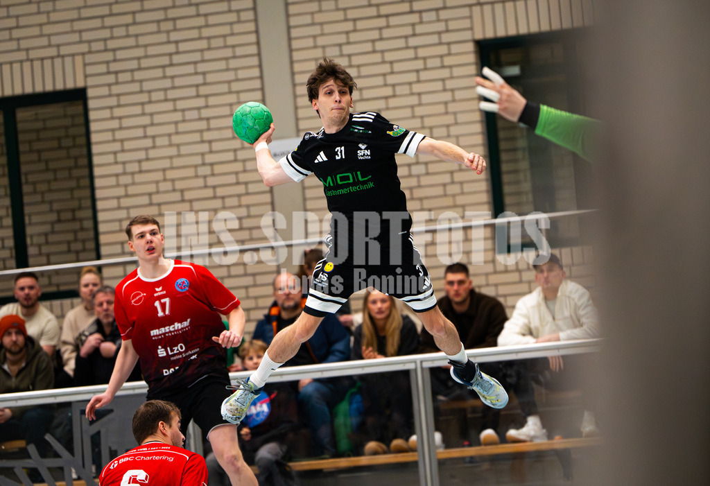 Handball I Herren I Saison 2025-2026 I Verbandsliga West I 13. Runde I SFN Vechta - HSG Varel II I 7436 | Simon Christopher Kaschke (31, SFN Vechta) - Realisiert mit Pictrs.com