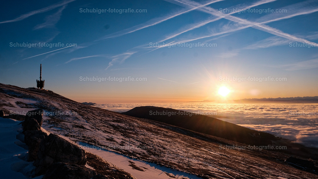 Chasseral | Der Chasseral ist mit 1606 m ü. M. die höchste Erhebung im Berner Jura. Der langgestreckte Berg liegt im Nordwesten des Kantons Bern zwischen dem Gebiet des Bielersees im Südosten und dem Sankt Immer-Tal im Nordwesten. Wikipedia - Realisiert mit Pictrs.com