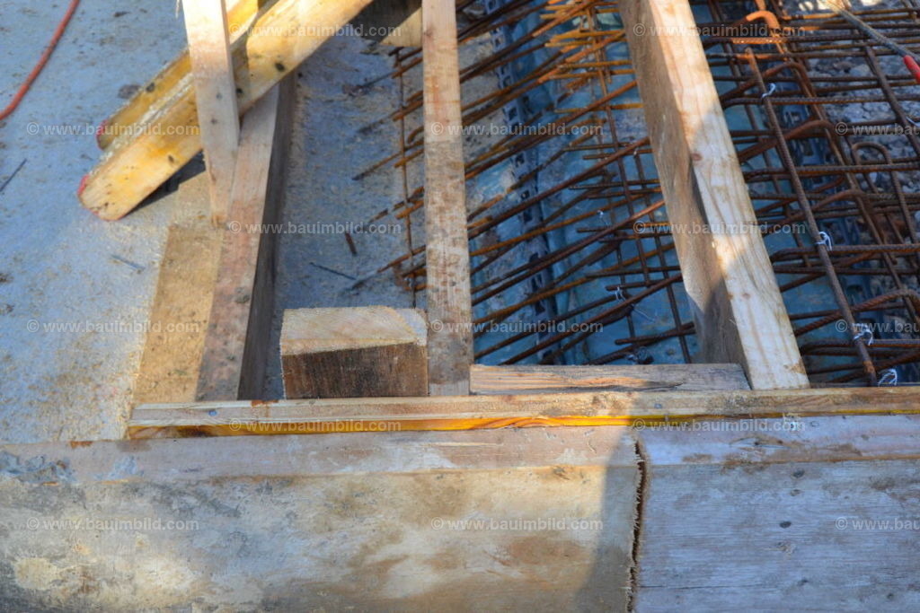 bib-lg04-betonarbeiten-0463 | Nach LV-Leistungsgruppen sortierte Detailfotos über den Bau eines Hauses. Alle Hausbau-Bilder direkt vom Urheber und Autor der Website Haus-Selber-Bauen.com