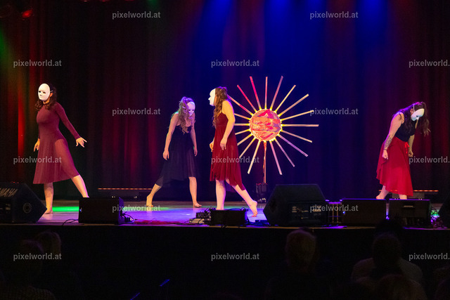 Kunst trifft Stadt - Aufführung | Bildershop von pixelworld.at - Realisiert mit Pictrs.com