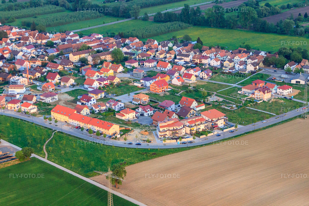 Luftbild: Am Höhenweg in Kandel im Bundesland Rheinland-Pfalz in Deutschland. Foto: IMG_40660.jpg vom 01.05.2011 durch Werner Riehm/FLY-FOTO.de