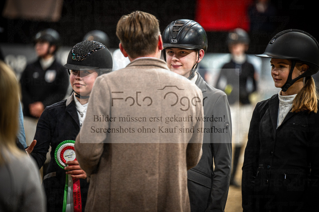 DOS_0100 | Entdecke hochwertige Reitturnierfotos von Foto Oger. Professionell, emotional und authentisch – jetzt Lieblingsmomente im Shop bestellen.Deutschlandweite Turnierfotografie. - Realisiert mit Pictrs.com