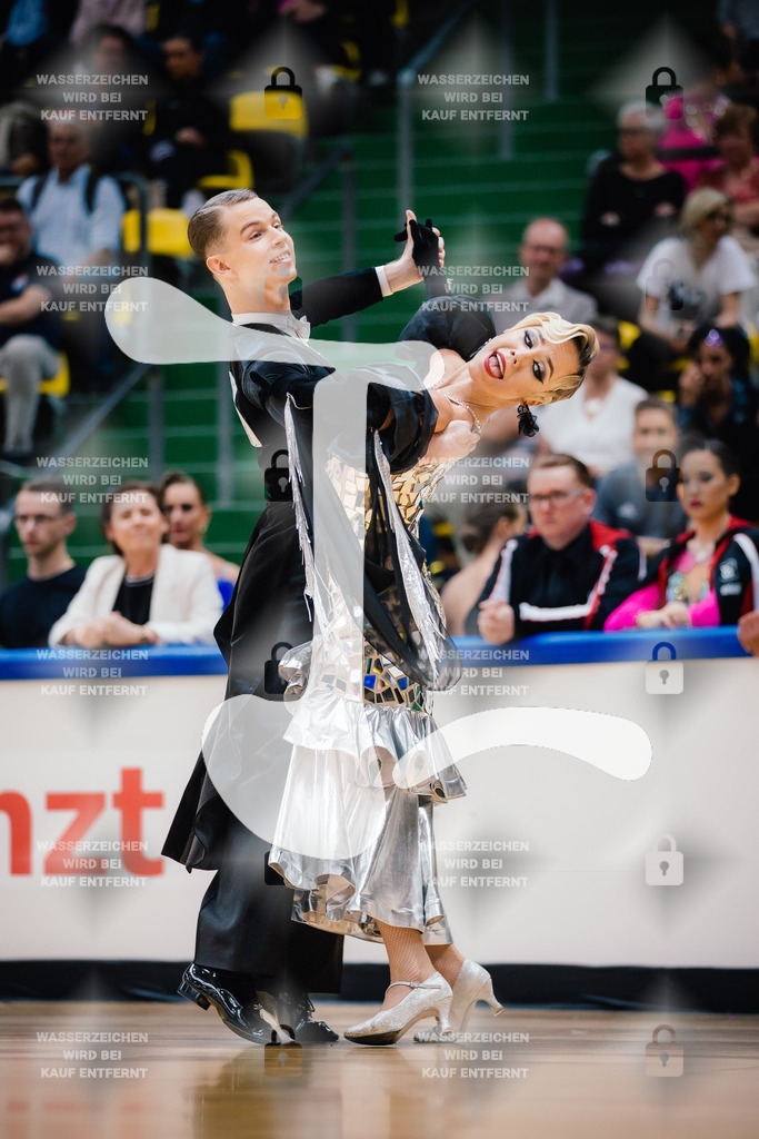 Hessen Tanzt WDSF International Open Standard 3rd (29) Romans Dobrecovs _ Violetta Levchenko (Latvia)-2025-05-17-8746 | Webshop for digital downloads and prints of dance sport, event & show photographer Julian Link - Realisiert mit Pictrs.com