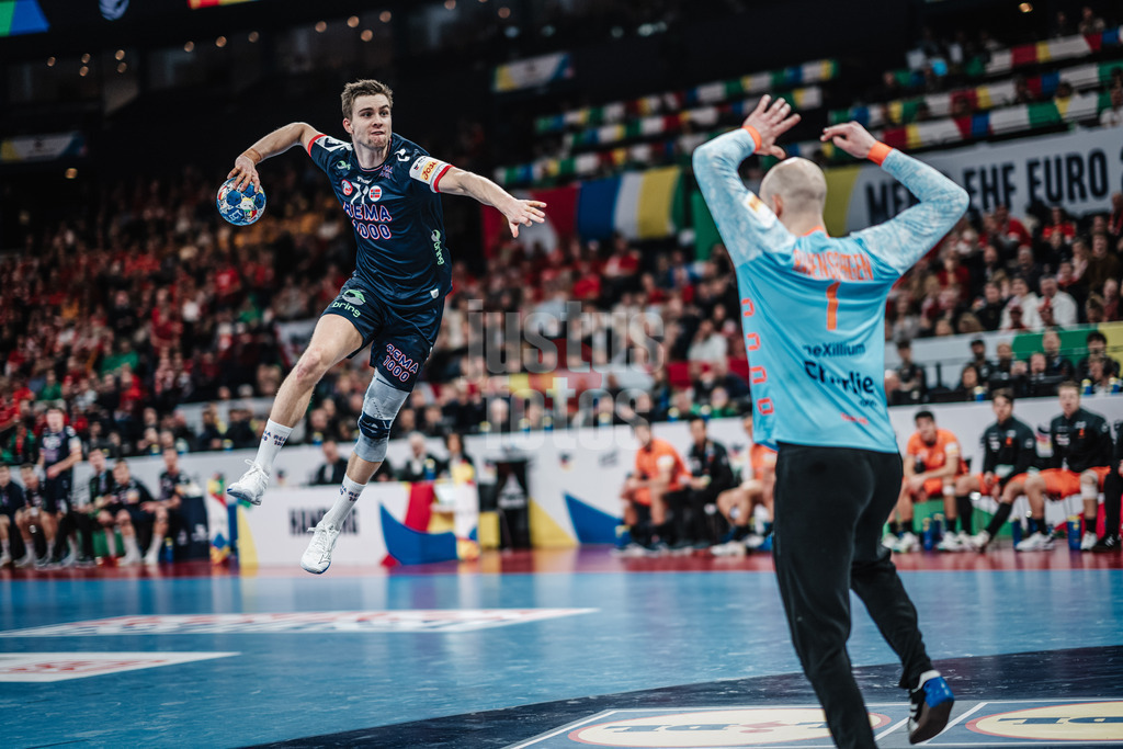 Handball | Herren | EHF EURO 2024 | European Championshop Men 2024 Final Tournament | Norwegen vs. Niederlande | 19.01.2024 | Alexandre Christoffersen Blonz (#71, Norwegen, NOR) wirft aufs Tor