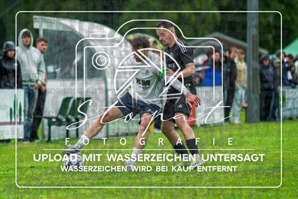 Final Kreispokal HK - Germania Walsrode vs. TSV Wietzendorf | Max Dirani (Germania Walsrode #11), Beon Hoppe (TSV Wietzendorf #31); Finale Kreispokal HK - Germania Walsrode vs. TSV Wietzendorf am 07.06.2026 in Sportplatz Alter Schulweg, Schülern - Realisiert mit Pictrs.com