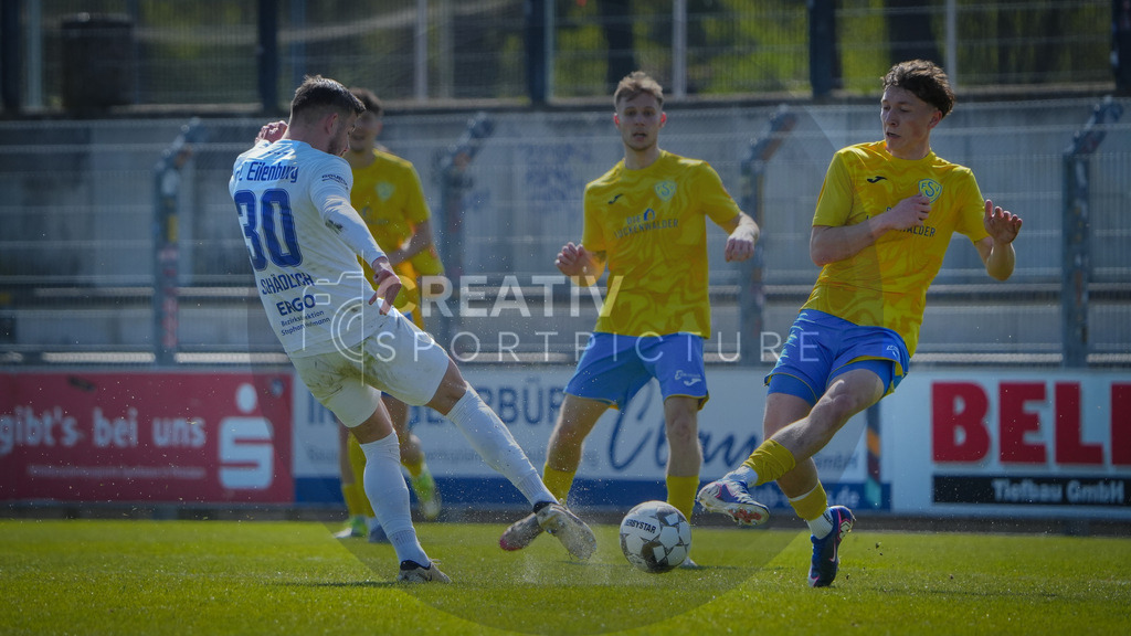 Fußball, Herren, Saison 2025/2026, Regionalliga Nordost, 29. Spieltag, FSV 63 Luckenwalde vs. FC Eilenburg, Samstag 11.04.2026, Werner-Seelenbinder-Stadion Luckenwalde, | Fußball, Herren, Saison 2025/2026, Regionalliga Nordost, 29. Spieltag, FSV 63 Luckenwalde vs. FC Eilenburg, Samstag 11.04.2026, Werner-Seelenbinder-Stadion Luckenwalde, Im Bild: Franco Schädlich (l. eilenburg) und Len Neumann (r. Luckenwalde) - Realisiert mit Pictrs.com