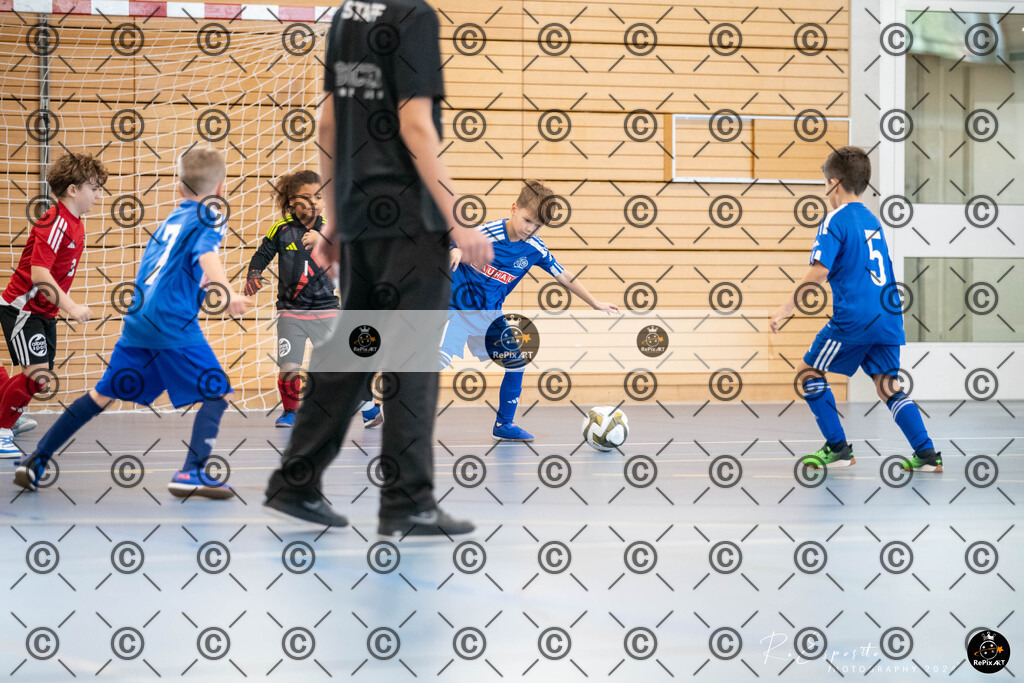 20241124_FCR-Hallenturnier-F3_2_007 | Sport und Naturfotografie von Roberto Esposito zeigt echte Momente Bewegung und die Schönheit der Natur. Ausdrucksstarke Bilder schaffen Emotionen.