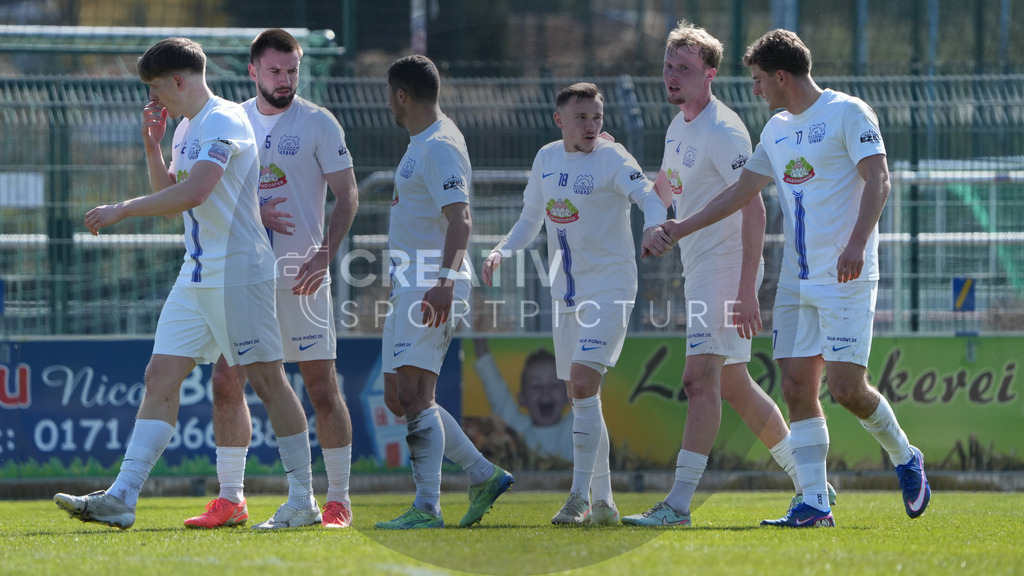 Fußball, Herren, Saison 2025/2026, Regionalliga Nordost, 29. Spieltag, FSV 63 Luckenwalde vs. FC Eilenburg, Samstag 11.04.2026, Werner-Seelenbinder-Stadion Luckenwalde, | Fußball, Herren, Saison 2025/2026, Regionalliga Nordost, 29. Spieltag, FSV 63 Luckenwalde vs. FC Eilenburg, Samstag 11.04.2026, Werner-Seelenbinder-Stadion Luckenwalde, Im Bild: Jubel beim FC Eilenburg nach dem Führungstreffer. - Realisiert mit Pictrs.com