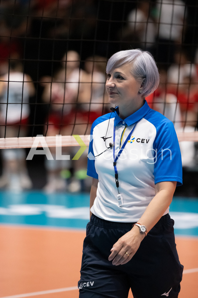 Austria v Switzerland - CEV European League Women | KRIENS, SWITZERLAND - JUNE 14: VERONICA MIOARA PAPADOPOL referee during the CEV European League match between Austria and Switzerland at Pilatus Arena on June 14, 2026 in Kriens, Switzerland. - Realisiert mit Pictrs.com