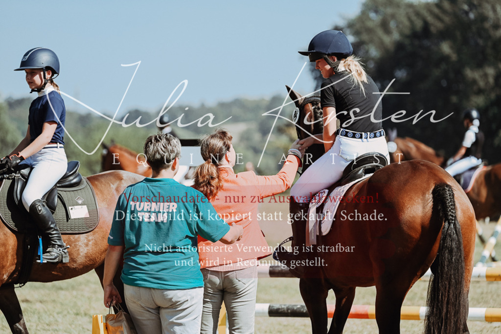 DSC_0081 | Pferde- und Turnierfotografie in Westsachsen. Pferdeportraits, Auftragszeichnungen und intuitive Kunst.