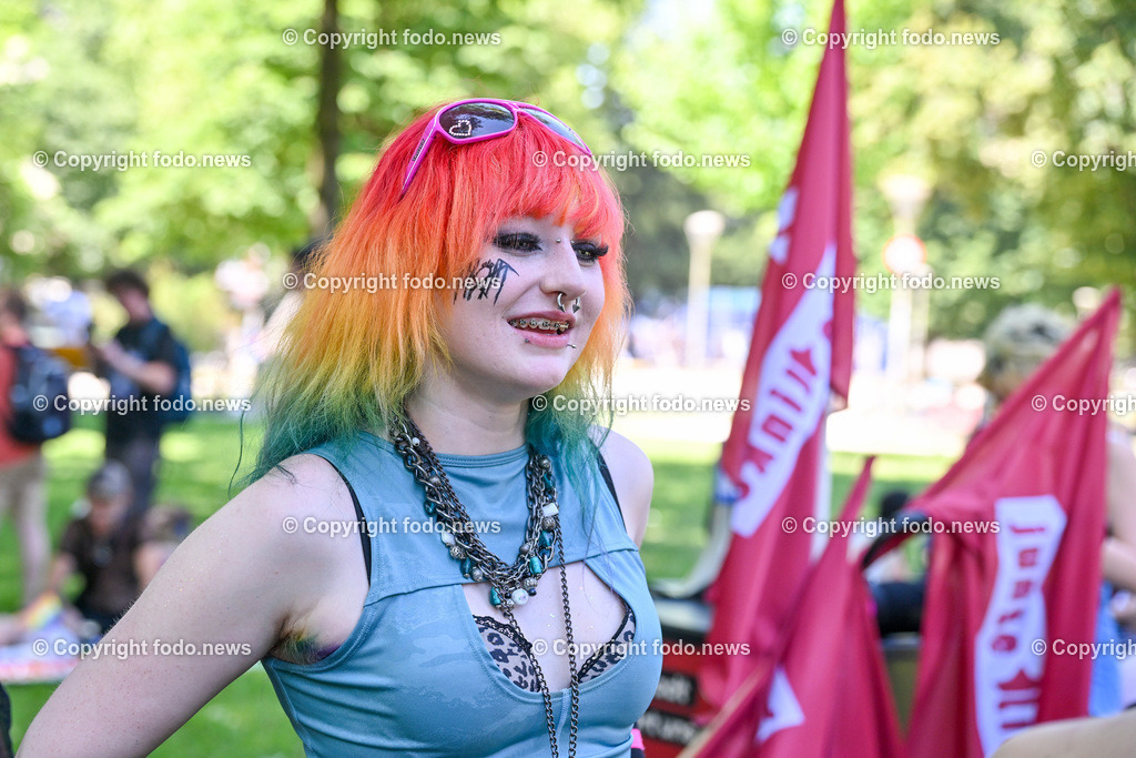 Linzpride 2025_ 21.06.2025-3 | 21.06.2025, Linz, AUT, Linzpride 2025, im Bild Teilnehmer an der Linz Pride 2025