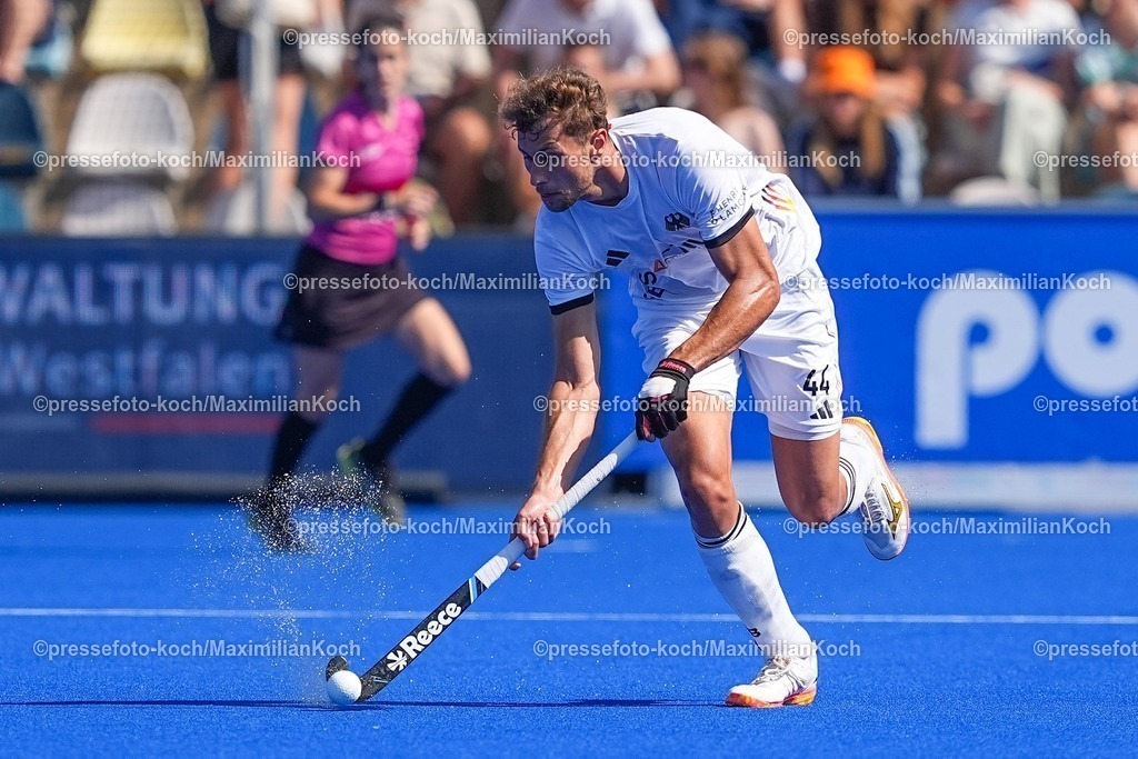 xydrx10082503079 | 10.08.2025, xydrx, Herren EuroHockey Championship 2025, Gruppenphase, Gruppe B, England - Deutschland, Sparkassenpark Mönchengladbach: Moritz Ludwig (Deutsche Feldhockey Nationalmannschaft #44)