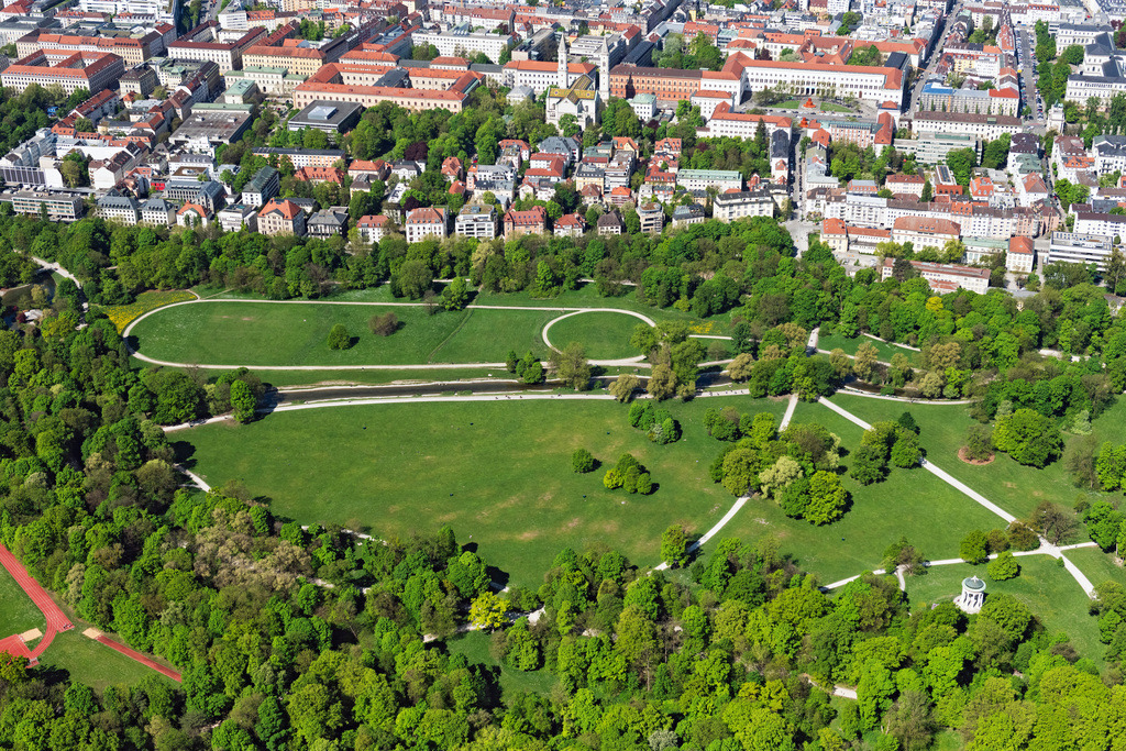 dr__0063274.jpg | MüNCHEN 29.04.2025 Parkanlage des Englischen Garten am Schwabinger Bach in München im Bundesland Bayern, Deutschland. // Park of the " Englischen Garten " at Schwabinger Bach in Munich in the state Bavaria, Germany. Foto: Daniel Reiter