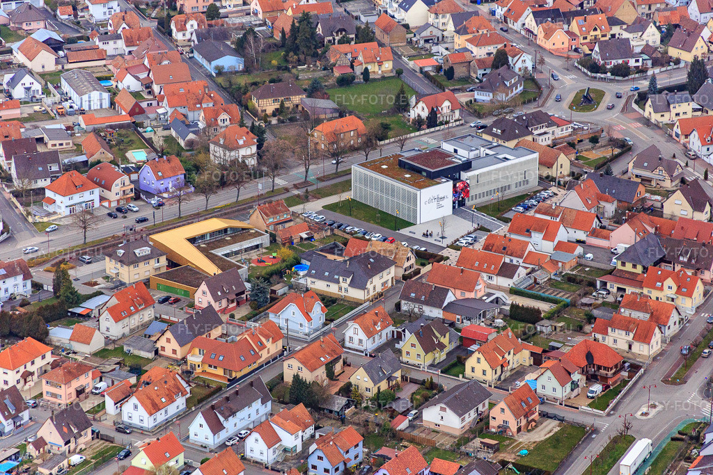 Vue aérienne: Pôle Culturel De Drusenheim et Crèche Multi Accueil - Pays Rhénan à Drusenheim dans le département Bas Rhin, France – .Photo: IMG_086622.jpg prise le 19/03/2016 par Werner Riehm/FLY-FOTO.eu – Résolution de l'original: 5472 x 3648 px – Accueil ⋆ Pôle Culturel de Drusenheim