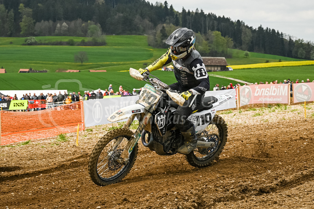 Motocross Schlatt bei Winterthur - 30. April 2023 | #110 Bender Nicolas aus Martigny (CH) auf Husqvarna in der Kategorie ProRace Serie am Motocross Schlatt bei Winterthur, 30. April 2023. 
Instagram: @mx_schlatt | @mc_wila | @sam_schweiz
Bild: Sportfotografie Markus Aeschimann | www.markus-aeschimann.ch - Realisiert mit Pictrs.com