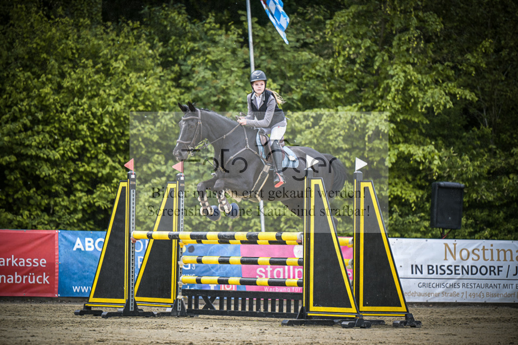 DOS_5827 | Entdecke hochwertige Reitturnierfotos von Foto Oger. Professionell, emotional und authentisch – jetzt Lieblingsmomente im Shop bestellen.Deutschlandweite Turnierfotografie. - Realisiert mit Pictrs.com