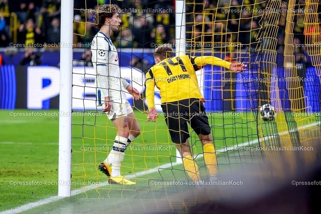 UCL17022601050 | 17.02.2026, Fußball, UEFA Champions League, Borussia Dortmund - Atalanta Bergamo, BVB Stadion, Play-Offs Hinspiel, Saison 2025 2026: Treffer Torschuss Tor zum 2:0 durch Torschütze Maximilian Beier&nbsp;(BVB #14)  nach Vorlage von Serhou Guirassy&nbsp;(BVB #09)   Regulations prohibit any use of photographs as image sequences and or quasi-video.