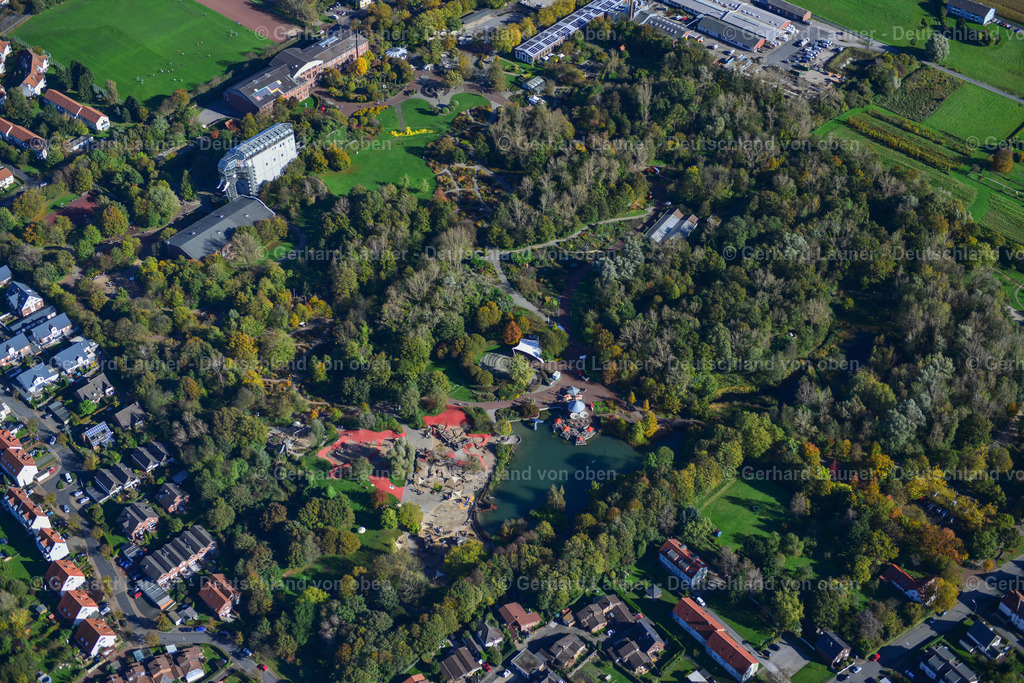 3491504 | Der Maximilianpark ist ein Freizeitpark in der westfälischen Stadt Hamm. Er wurde zur Landesgartenschau 1984 auf dem Gelände der stillgelegten Zeche Maximilian eingerichtet. Sein Wahrzeichen ist der Glaselefant, eine rund 40 m hohe begehbare Plastik.