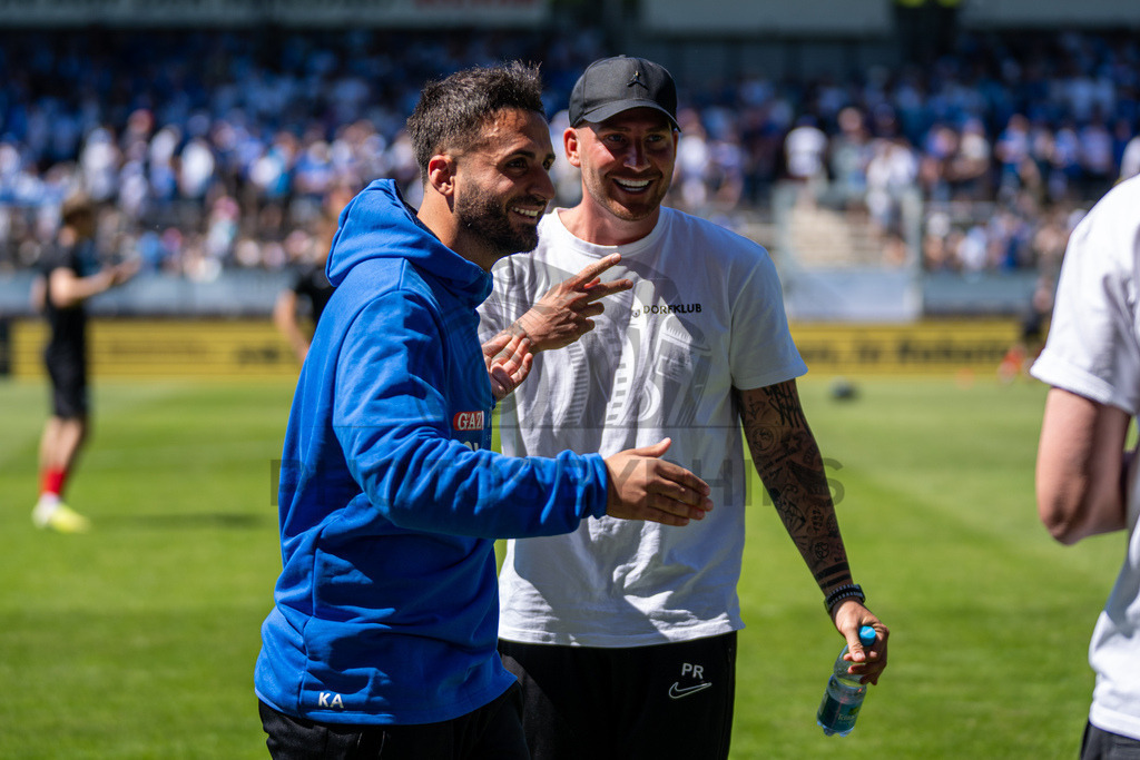 Stuttgarter Kickers vs. SG Sonnenhof Großaspach, Fussball, WFV-Pokal, Finale, 23.05.2026 | Kerem Arslan (Trainer Stuttgarter Kickers) und Pascal Reinhardt (Trainer SG Sonnenhof Großaspach) vor dem Spiel,Stuttgarter Kickers vs. SG Sonnenhof Großaspach, Fussball, WFV-Pokal, Finale, 23.05.2026