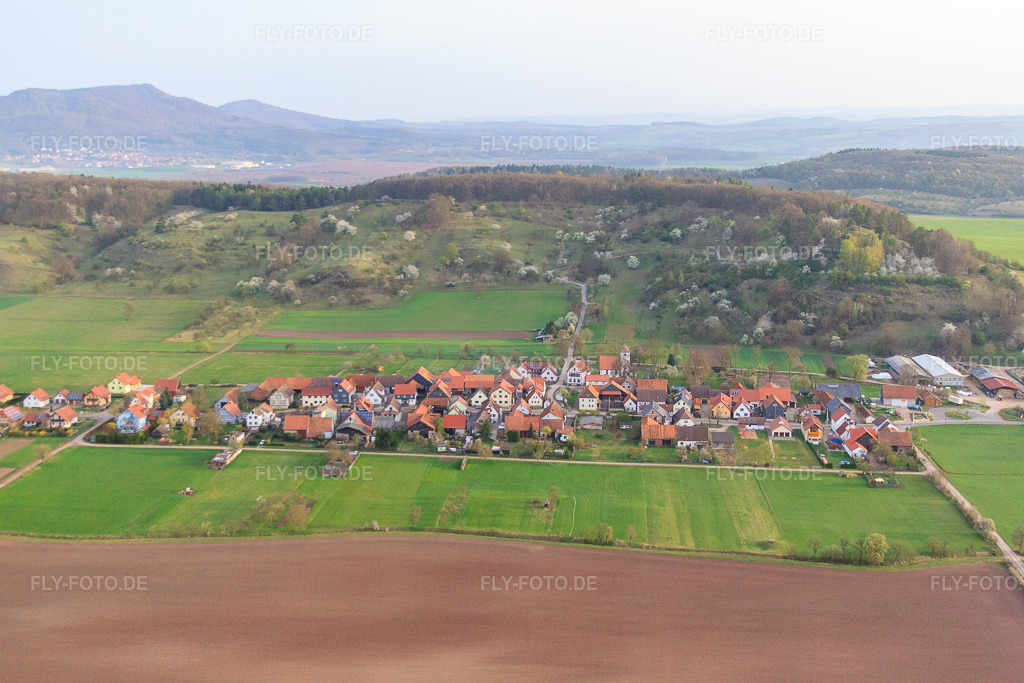 Luftbild: Dorfansicht aus Süden vor der Schlechtsarter Schweiz in Schlechtsart im Bundesland Thüringen in Deutschland. Foto: IMG_63876.jpg vom 04.04.2014 durch Werner Riehm/FLY-FOTO.de