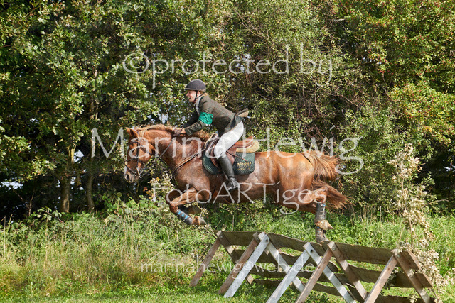 09-23 Jagd Perdöl_MCH0201_Marina Hewig | Fotografie, FotoArt, PferdesportArt, Pferdesportfotografie, Landschaftsfotografie, Reisefotografie, Reise, Pferde - Realisiert mit Pictrs.com