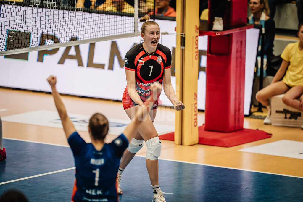 Volleyball | Frauen | Saison 2025/2026 | Volleyball Bundesliga | SSC Palmberg Schwerin vs. ETV Hamburger Volksbank Volleys | 18.10.2025 | Leonie Körtzinger (#7, ETV Hamburger Volksbank Volleys) jubelt