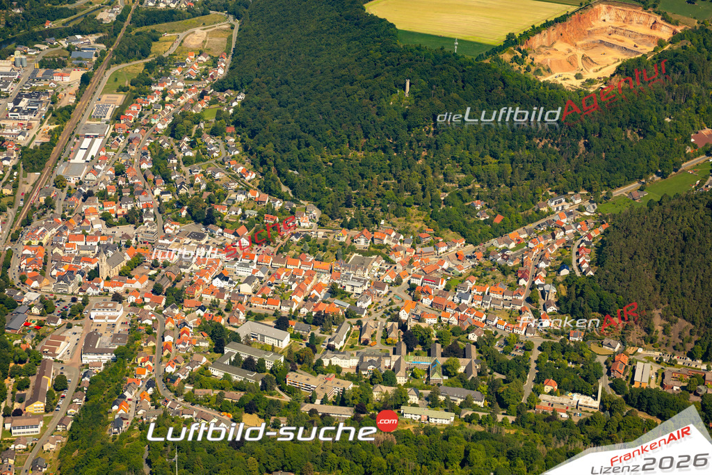 Das Luftbild der Stadt Marsberg wurde 2022 vom Flugzeug heraus erstellt (keine Drohnen-Aufnahmen) Aufnahmehöhe ca.450 Meter- hohe Bildauflösung und Druck-Qualität. Garantiert!