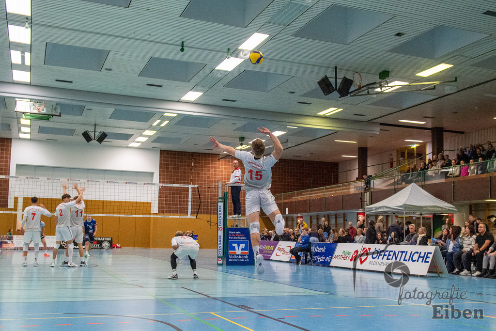 VSG Ammerland-Oldenburger TB | Regionalliga; VSG Ammerland (blau)-Oldenburger TB (weiß) am 18.01.2025 in Bad Zwischenahn (Sporthalle Schilldestraße ), Photo: Philip Eiben 2025 - Realisiert mit Pictrs.com