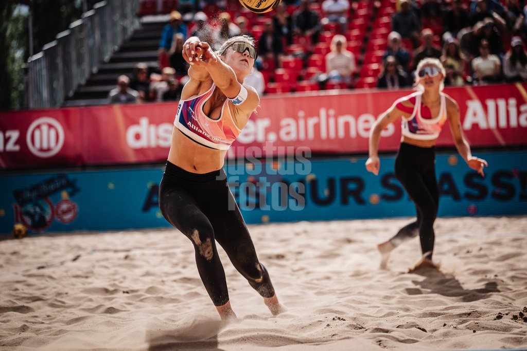 Beachvolleyball | Frauen | Allianz German Beach Tour 2025 | Tourstop Berlin | 22.08.2025 | Mila Jancar nimmt den Ball an