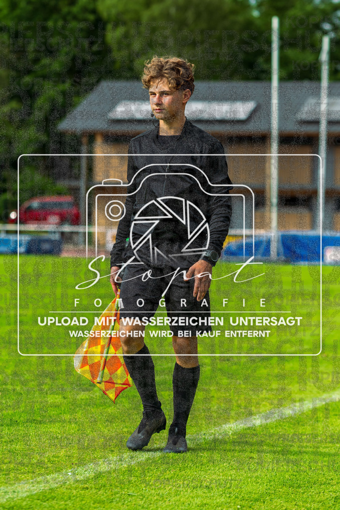 Landesliga Herren LG - TV Jahn Schneverdingen vs. MTV Eintracht Celle | Julian Ebel (Schiedsrichterassistent); Landesliga Herren LG - TV Jahn Schneverdingen vs. MTV Eintracht Celle am 06.06.2026 in Osterwaldstadion, Schneverdingen - Realisiert mit Pictrs.com