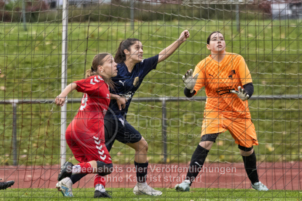 20251004_172222_0592-Bearbeitet | #,1.FC Donzdorf (rot) vs. ASV Spartania Eislingen (blau), Fussball, B-Juniorinnen-Verbandsstaffel Nord, wfv, 03. Spieltag, Saison 2025/2026, Rasenplatz, Lautertal Stadion, Süßener Straße 16, 73072 Donzdorf, 04.10.2025 - 16:00 Uhr,Foto: PhotoPeet-Sportfotografie/Peter Harich