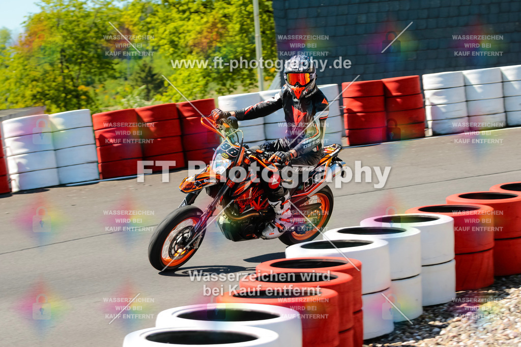 Moto-TeamOBK-22486 | Hier findet Ihr Bilder von Touristenfahrten auf der Nürburgring Nordschleife oder von anderen Veranstaltungen die ich besucht habe. Viel Spass beim Durch Schauen 