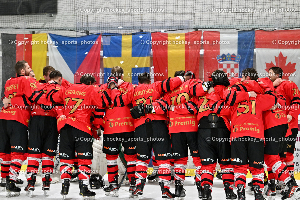 Lendhafen Seelöwen vs. Spartans Althofen | #22 Trampitsch Jürgen Spartans Althofen, #77 Schumnig Stefan Spartans Althofen, #89 Pirmann Markus Spartans Althofen, Jubel Spartans Althofen Mannschaft, #25 Mayrobnig Marco Spartans Althofen, #81 Jakobitsch Silvio Spartans Althofen, #91 Prasser Alexander Spartans Althofen, #70 Schumnig Martin Spartans Althofen, Lendhafen Seelöwen vs. Spartans Althofen, Lendhafen Seelöwen vs. Spartans Althofen am 14.02.2025 in Ferlach (HTC Eishalle Ferlach), Austria, (Photo by Bernd Stefan)