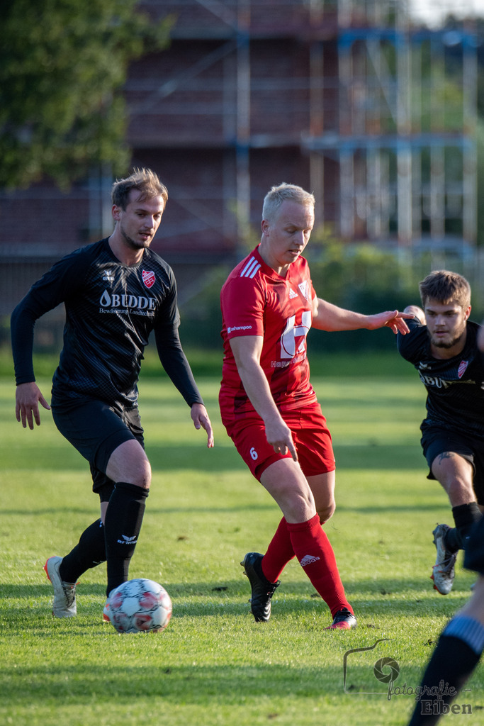 TV Metjendorf-SVE Wiefelstede | Kreisliga Herren;TV Metjendorf (rot)-SVE Wiefelstede (schwarz) am 08.08.2023; in Metjendorf (Sportanlage Metjendorf), Photo: Philip Eiben 2023 - Realisiert mit Pictrs.com