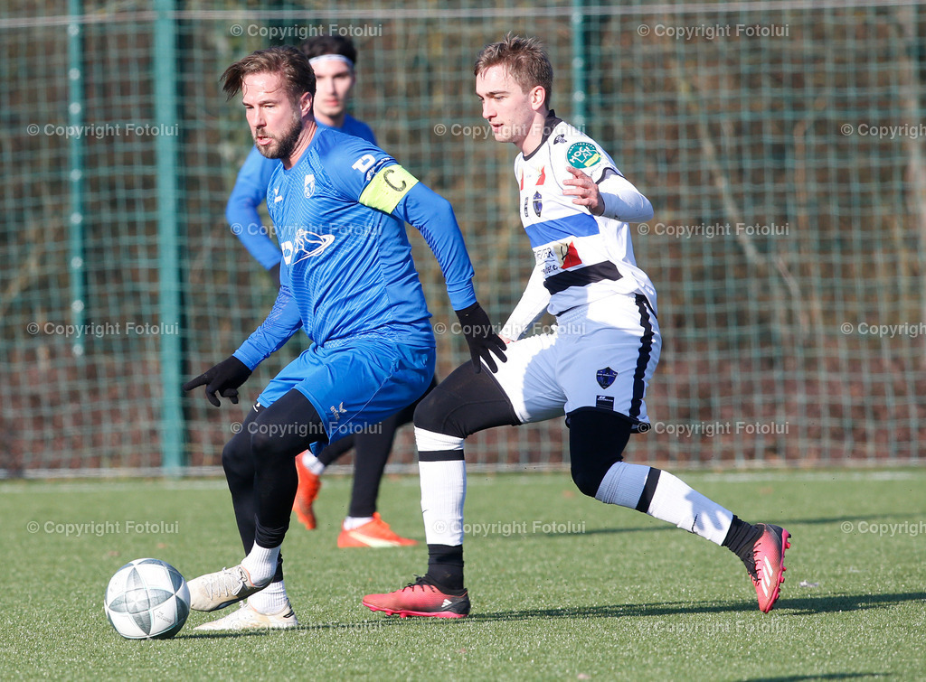 A_LUI_180125_04 | SPORT FUSSBALL TESTSPIEL ASKOE OEDT 1B-SU VORTUNA BAD LEONFELDEN 18.01.2025 IM BILD : SIMON ABRAHAM  (OEDT1B) UND (LEONFERLDEN) FOTO:FOTOLUI