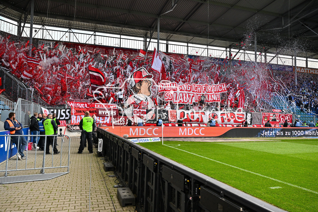 1. FC Magdeburg - Fortuna Düsseldorf | Die Fans der Fortua haben zu Spielbeginn eine Choreographie vorbereitet / Choreo / Ultras / 2. Bundesliga: 1. FC Magdeburg - Fortuna Duesseldorf, Avnet-Arena am 18.05.2025 / DFL REGULATIONS PROHIBIT ANY USE OF PHOTOGRAPHS AS IMAGE SEQUENCES AND/OR QUASI-VIDEO