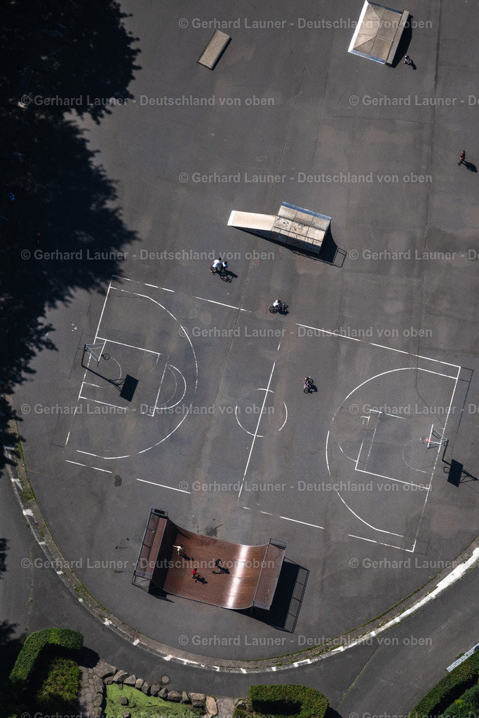 4036206 | BRAUNSCHWEIG 31.07.2020 Skatebahn und Skatebahn im Prinz-Albrecht-Park an der Herzogin-Elisabeth-Straße in Braunschweig im Bundesland Niedersachsen, Deutschland. // Skate track and skating rink in the Prinz-Albrecht-Park on Herzogin-Elisabeth-Strasse in Braunschweig in the state Lower Saxony, Germany. Foto: Gerhard Launer