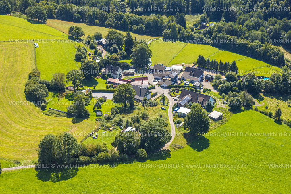 Meinerzhagen250809845 | Luftbild, ländliches Wohngebiet Wohnsiedlung Berg, Eseloh, Meinerzhagen, Sauerland, Nordrhein-Westfalen, Deutschland