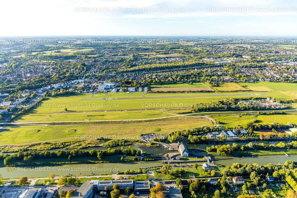 Hamm250904662 | Luftbild, Flugplatz Hamm-Lippewiesen, Erlebensraum, Fernsicht mit Blick Hamm-Heessen, Mitte, Hamm, Ruhrgebiet, Nordrhein-Westfalen, Deutschland