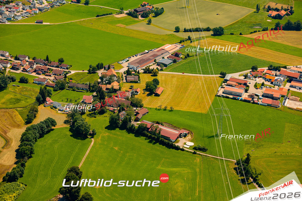 Das Luftbild zeigt :  Haldenwang - Die Luftaufnahme wurde 2024 vom UL-Flugzeug aus erstellt ( keine Drohne ) - Hochauflösende Luftaufnahme - Für grossformatige Ausdrucke geeignet. Die Geschenkidee !Mit Lizenz und Bildrechte bestellbar